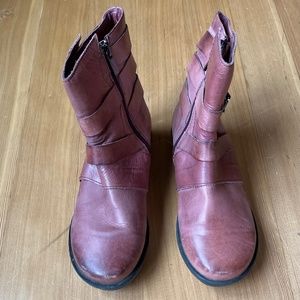 Antelope burgundy leather ankle boots